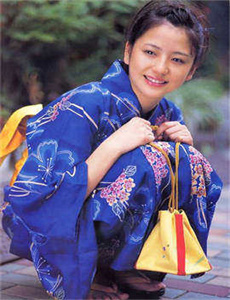 波多野结衣死了-男子地铁站赤裸上身压倒女子